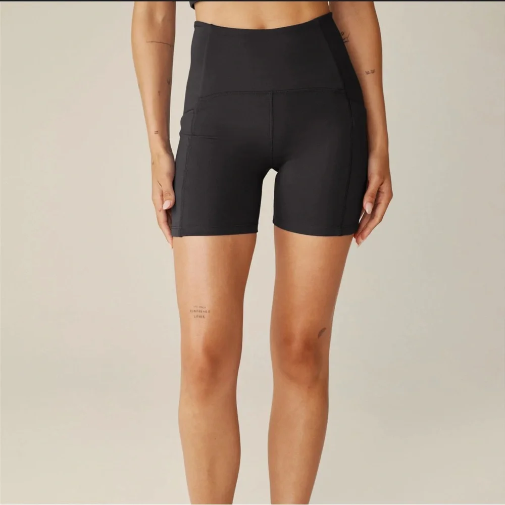 Beyond yoga power beyond strive pocket bike short black - Picture 2 of 3